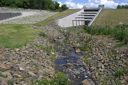 Wasserrückhaltebecken